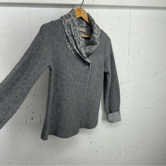 Chiaramente Women’s Size Medium Gray Leopard Print Wool Cardigan Sweater - Picture 8 of 16